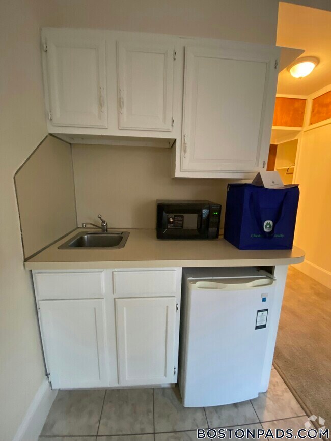 Building Photo - 1223 Beacon St Rental
