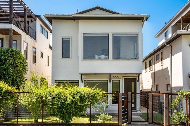 Photo - 1009 E 12th St