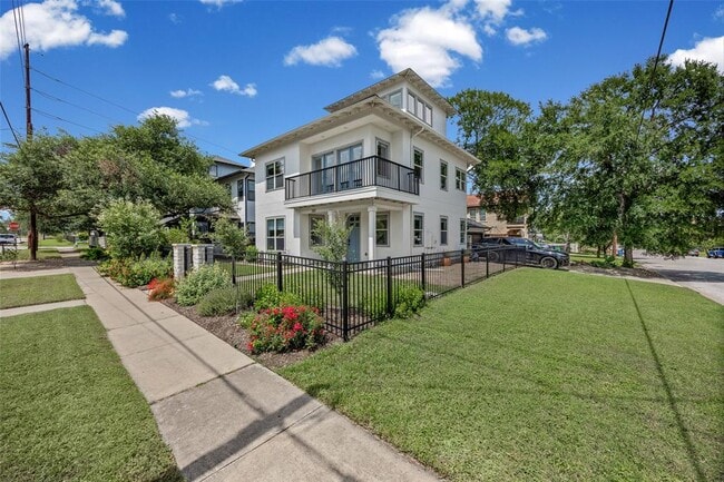 1301 San Bernard St