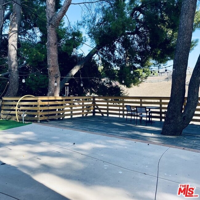 Photo - 11158 Newcastle Ave