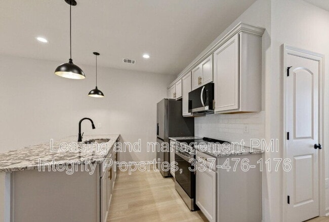 Photo - 606 Guillot Rd