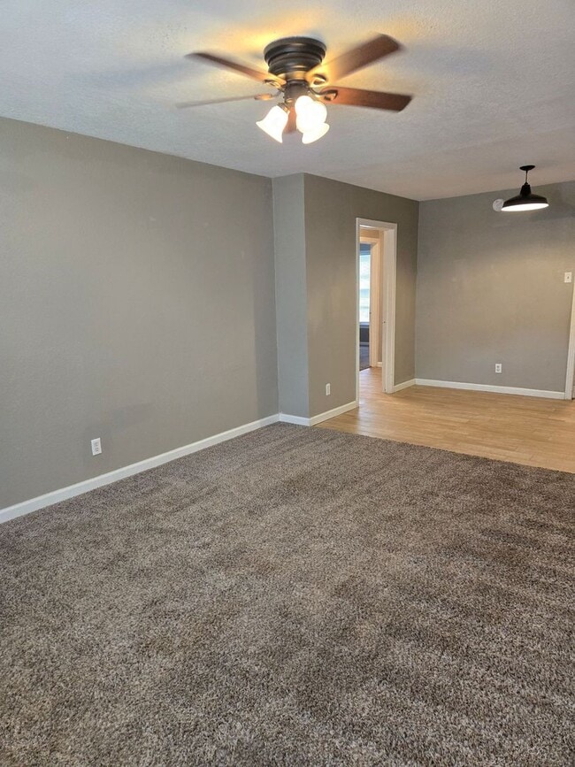 Photo - 1905 Poage Ave