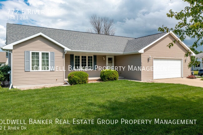 Photo - 772 E River Dr