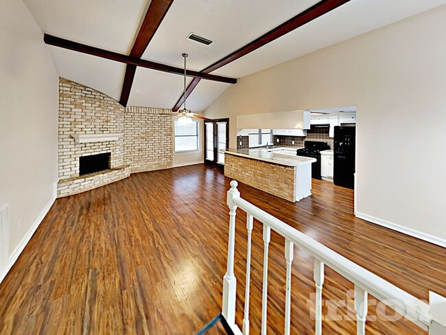 Photo - 16259 Hollow Wood Dr