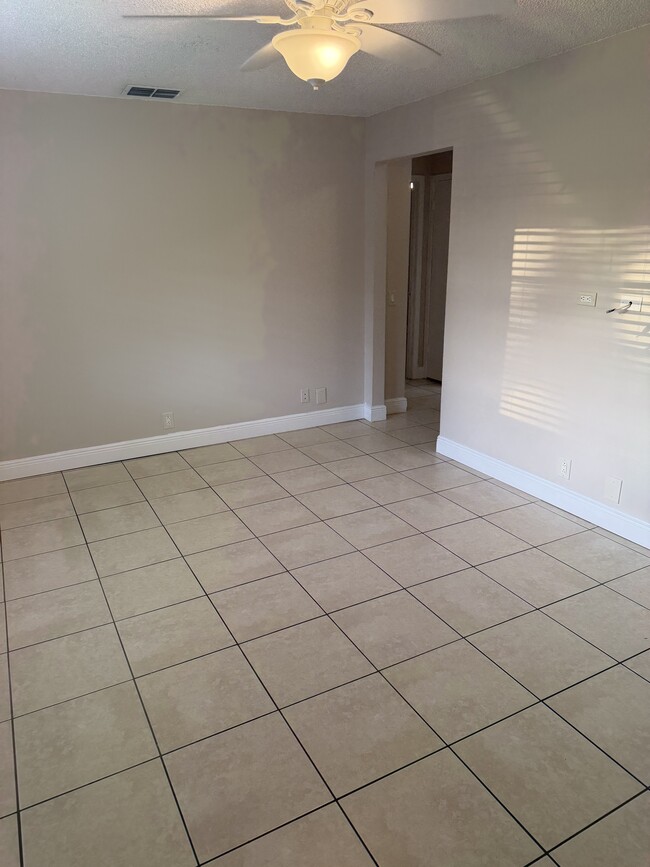 Photo - 5624 Struthers Ct