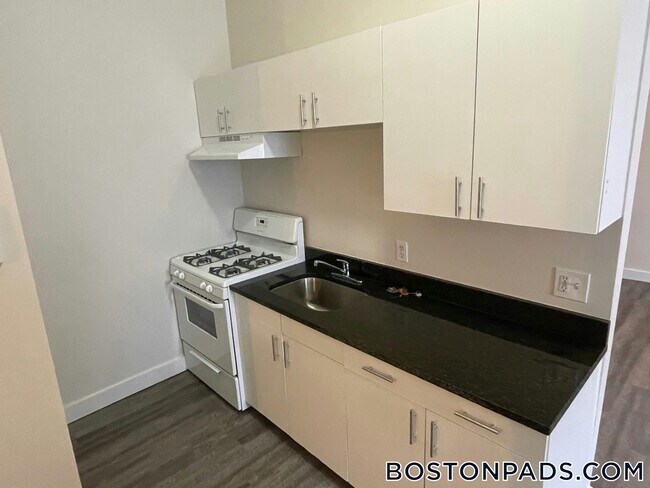 Photo - 655 Middle St Unit 28