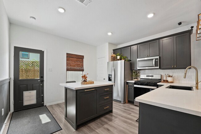 Photo - 16638 Spirit St