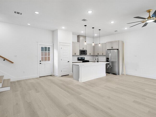 Photo - 4111 E Toliver St