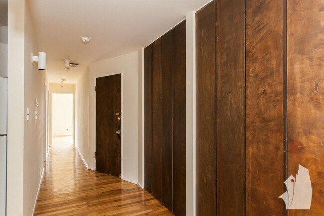 602 W Surf St Unit 2BED LOFT