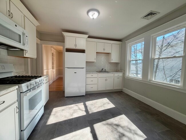 Photo - 102 Greaton Rd