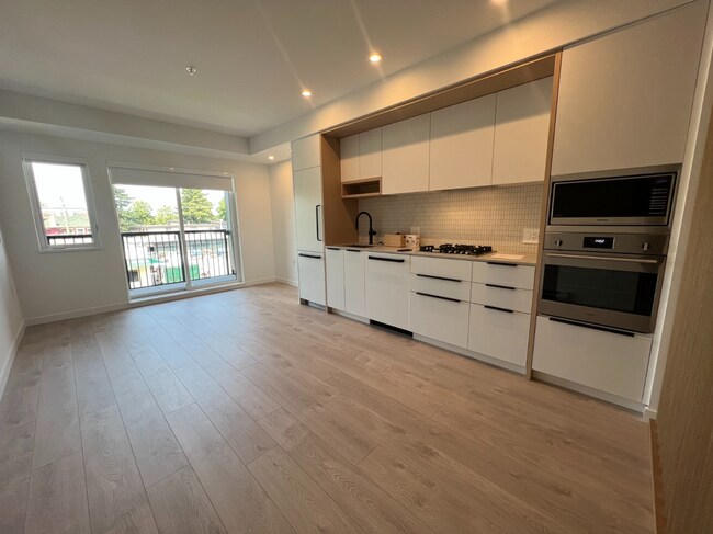 Photo - 2520 Guelph St Unit 225