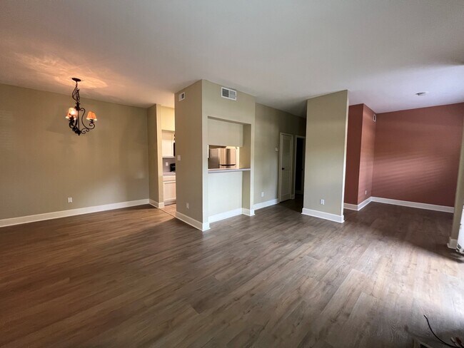 Photo - 2025 Augusta Dr Unit 807