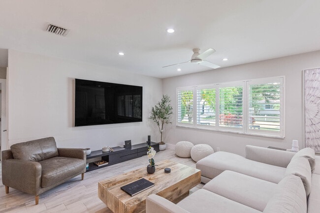 Photo - 2830 SW 5th St