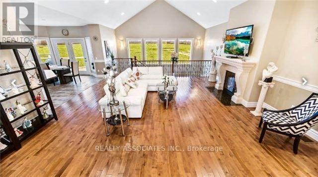 Photo - 576 Barcovan Beach Rd