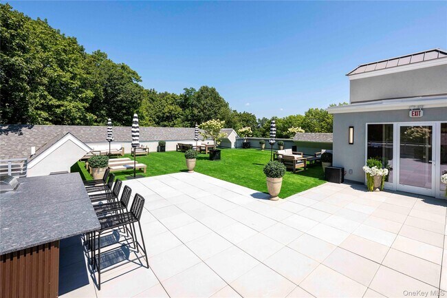 Photo - 100 E Putnam Ave Unit 211