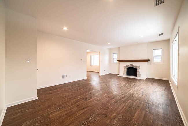 Photo - 17596 Santa Rosa Dr Unit 2 - Upper - V 12/11/25 (T)