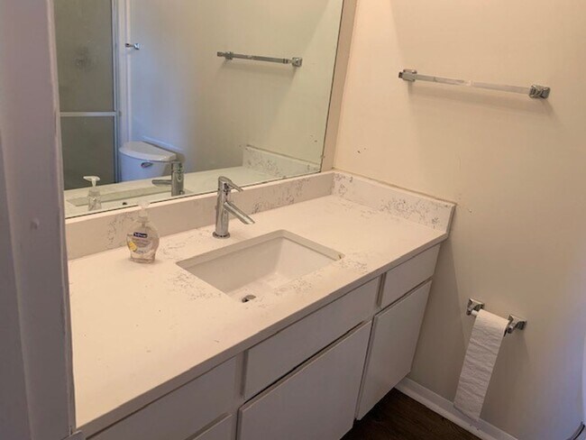 Photo - 2350 E Geddes Ave Unidad 1