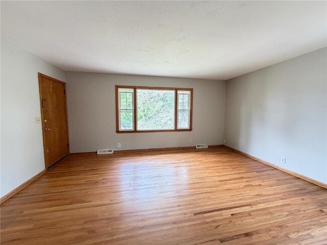 Photo - 421 W 74th St
