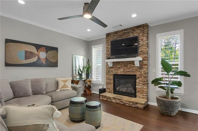 Photo - 2357 Whispering Dr NW