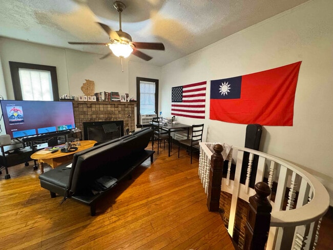 Photo - 312 W Springfield Ave Unit 3