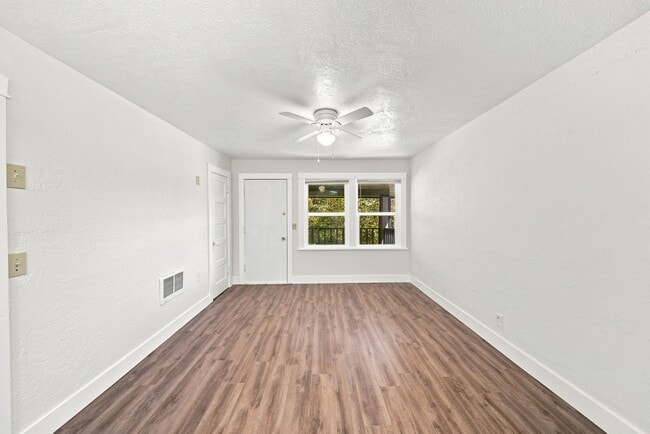 724 W Lewis St Unit 1