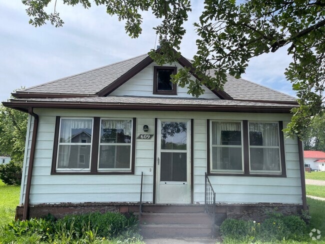 Building Photo - 2 Bedroom, 1 Bathroom Home located in Stan...