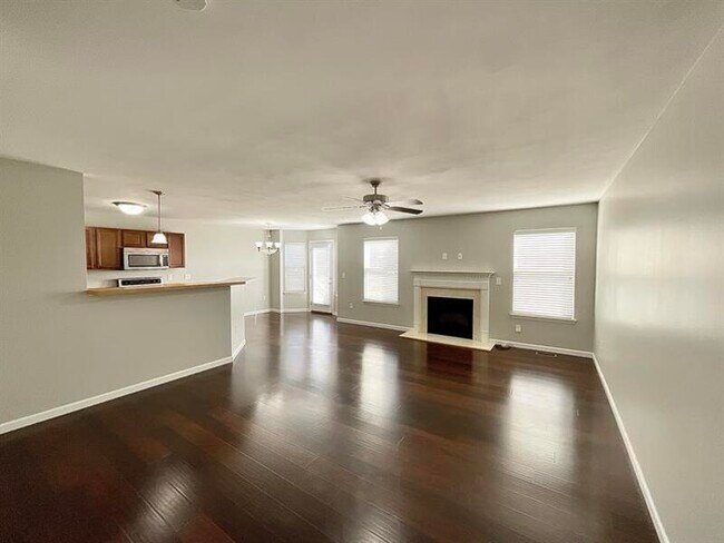 Photo - 835 Foxgrove Dr