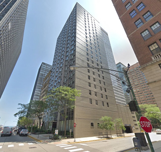 Building Photo - 253 E Delaware Pl Unit 20B