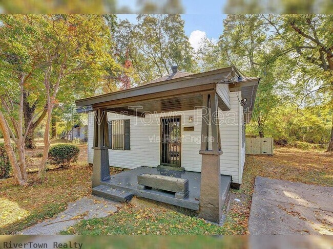 Photo - 439 Simpson Ave