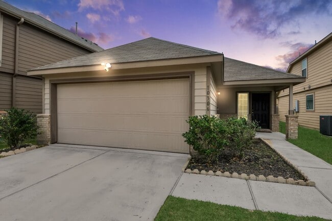 Building Photo - 10306 White Fir Villa Ave