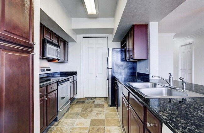 Kitchen - 7575 Kirby Dr Unit 2304