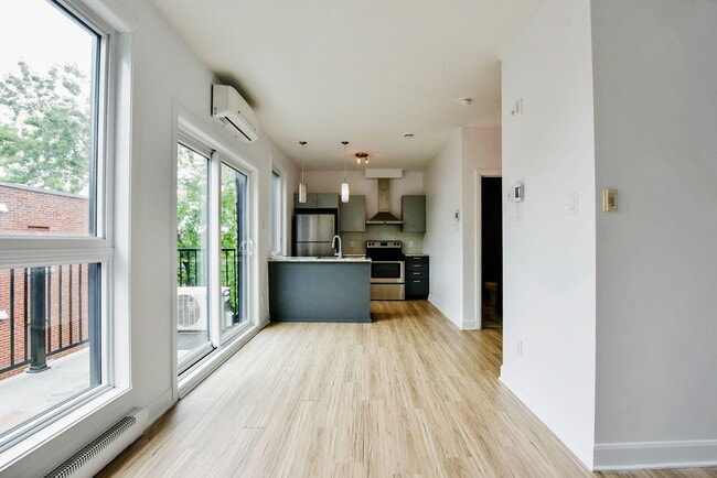 Photo - 6600 Av. de Darlington Unit 205