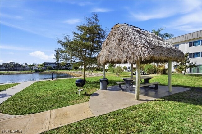 Building Photo - 1010 Manatee Rd Unit B304