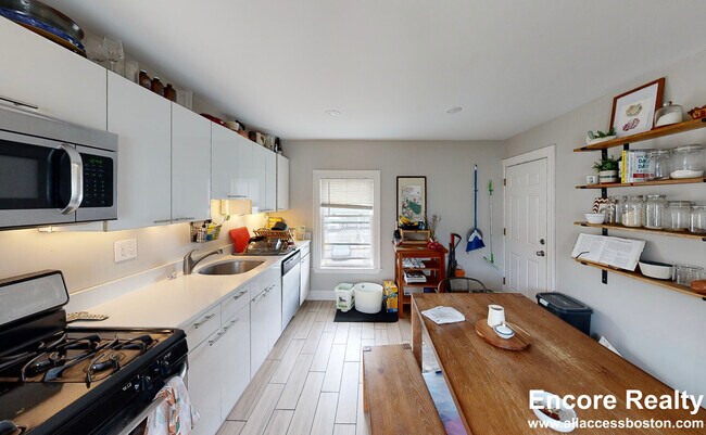 Photo - 13 Pleasant St Unit 2