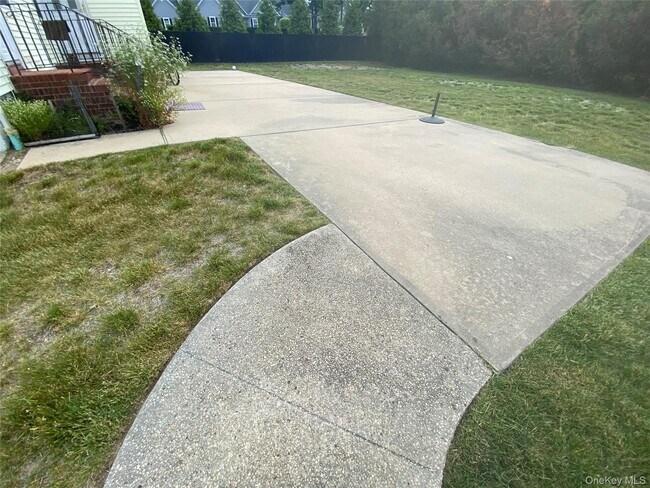 Photo - 60 Schmeelk Pl