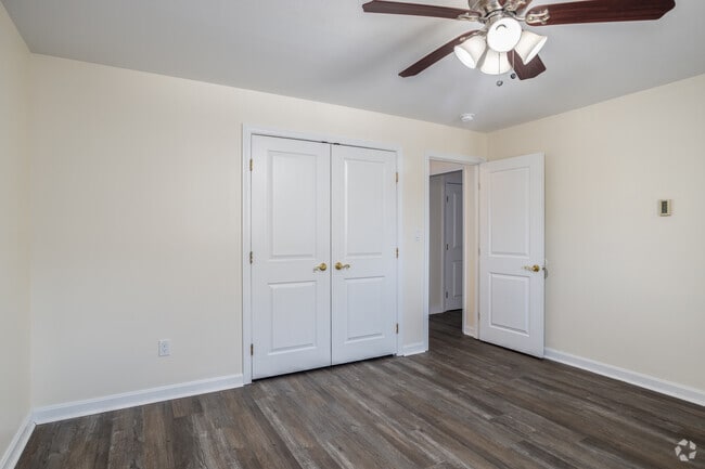 2BR, 1BA - 725SF - Bedroom