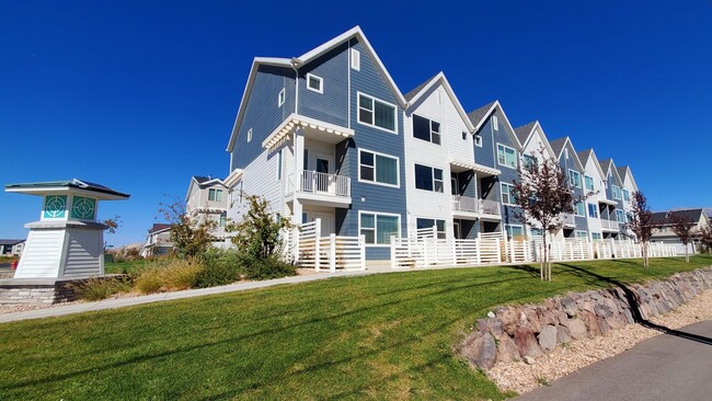 Building Photo - 1043 E Batten Ct