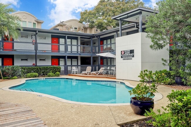 Building Photo - 1501 Hyde Park Blvd Unit 08 Rental