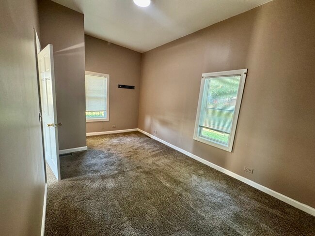 Photo - 110 N Elm St