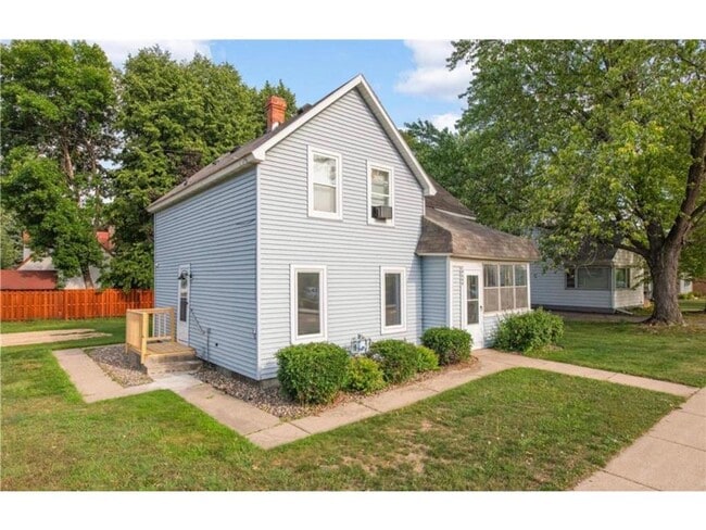 Building Photo - 20660 Holyoke Ave