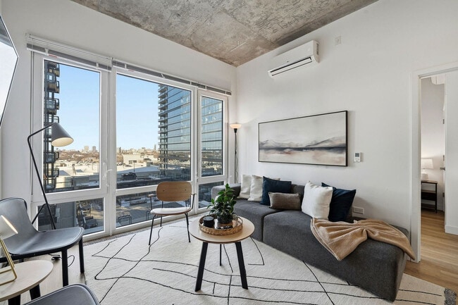 Building Photo - 853 W Blackhawk St Unit ID1466140P