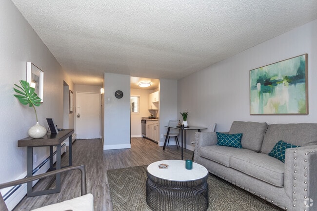 1BR, 1BA - 617SF