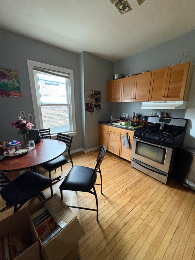 Photo - 839 N Ashland Ave Unit 2R