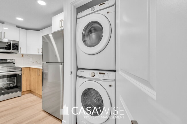 Photo - 3221 Magpie Link NW