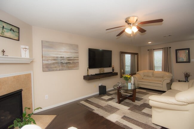 Photo - 16933 Scenic Knoll