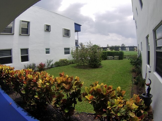 Building Photo - 980 Normandy U