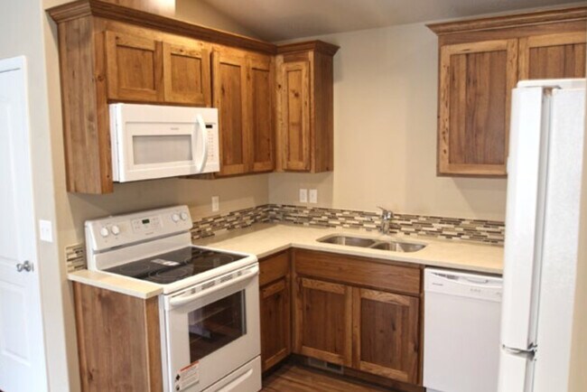 885 NW 2nd St. Unidad 205 NW Meadow Lakes Drive, Prineville, OR  97