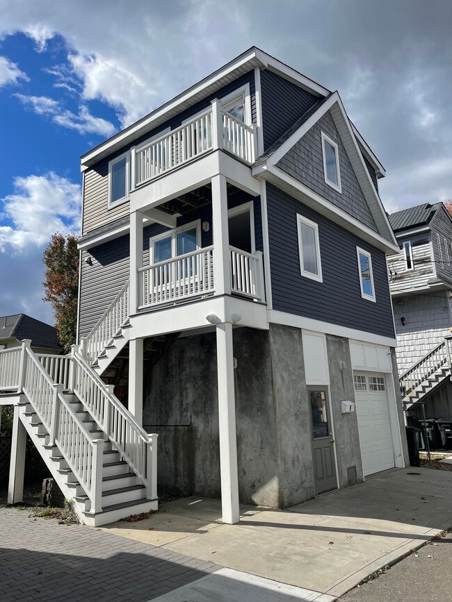 Building Photo - 6 Silver St