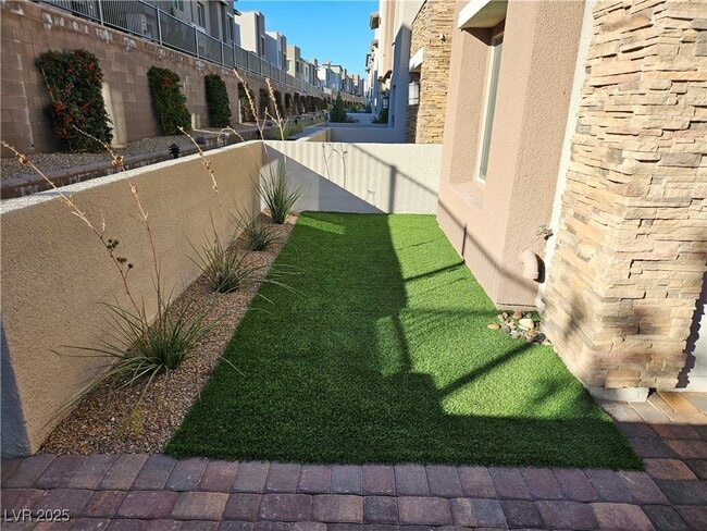 Photo - 600 N Carriage Hill Dr