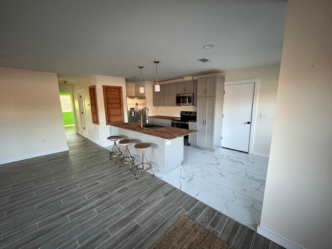 Photo - 100 Pecan Park Dr